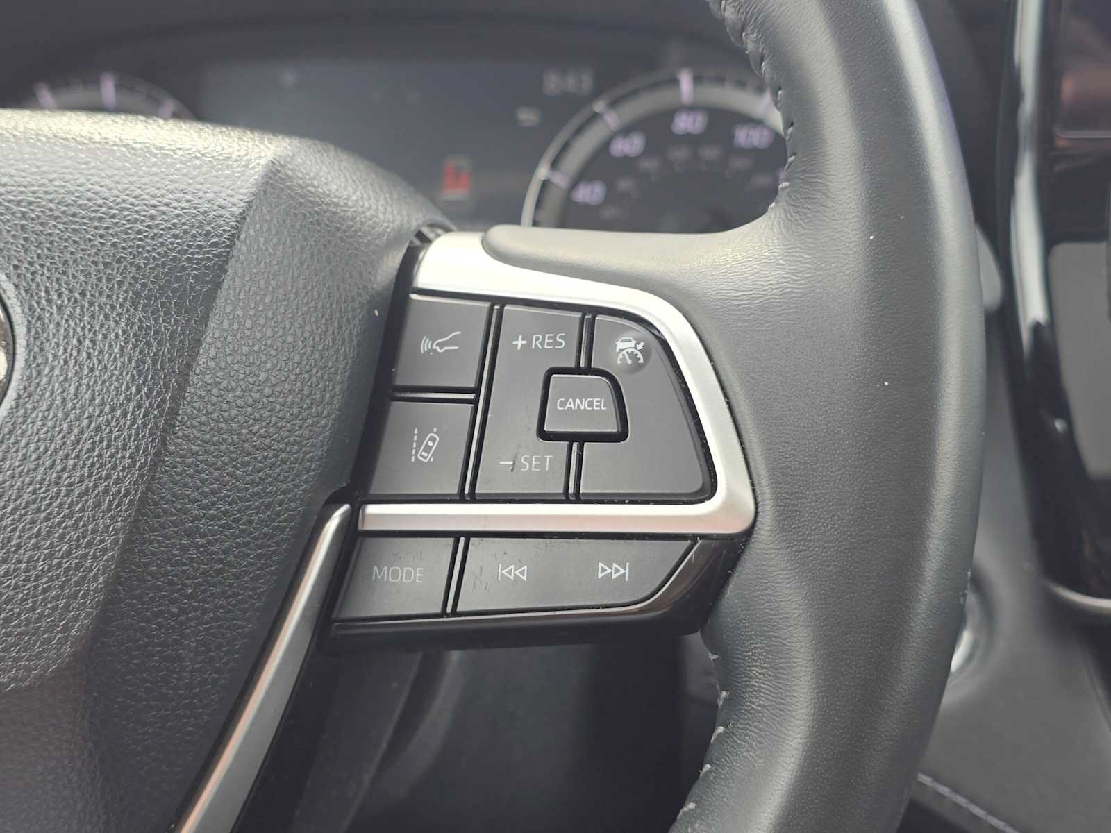 Used 2023 Toyota Highlander XLE AWD/4WD image 27