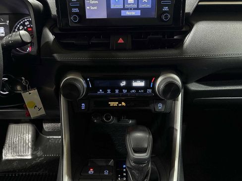 Certified 2019 Toyota RAV4 LE image 21