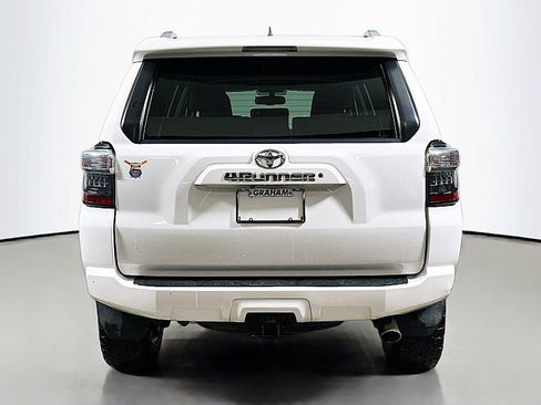 Used 2017 Toyota 4Runner SR5 Premium image 6