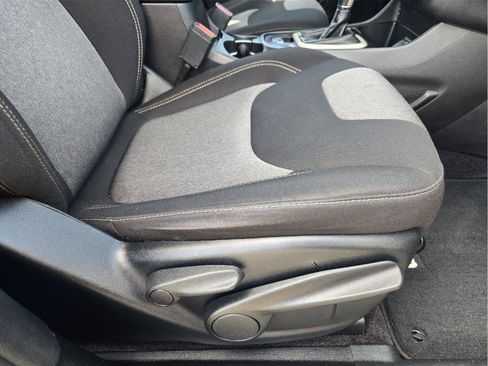 Used 2017 Jeep Cherokee Sport FWD image 20
