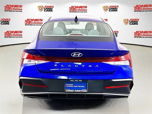 Certified 2024 Hyundai Elantra SEL w/ Convenience Package image 17