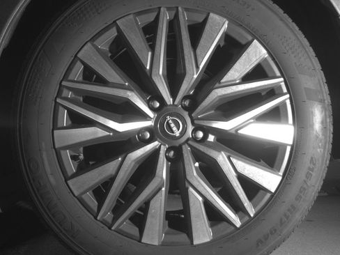 Used 2025 Nissan Altima 2.5 SV FWD image 14