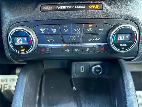 Used 2020 Ford Escape Titanium image 23