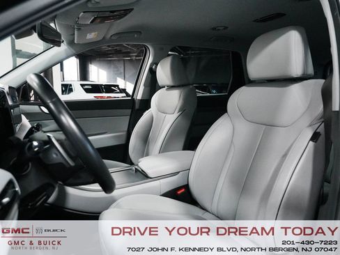 Used 2023 Hyundai Palisade SEL image 28