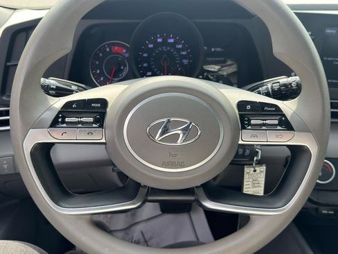 Used 2021 Hyundai Elantra SE image 20