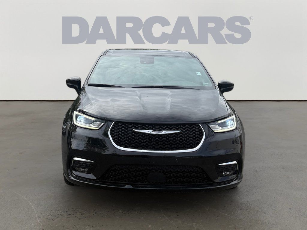 Used 2025 Chrysler Pacifica Select FWD image 2