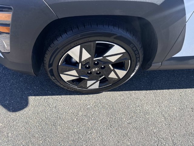 Used 2025 Hyundai Kona SEL FWD image 11