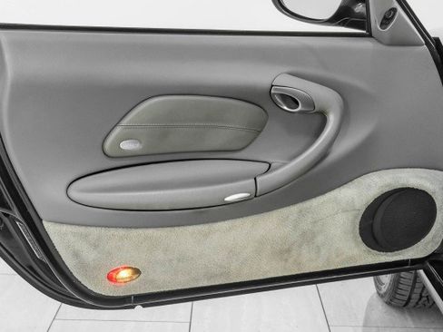 Used 2001 Porsche 911 Carrera 4 image 27