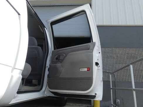 Used 2000 Chevrolet Silverado 3500 2WD Crew Cab image 81