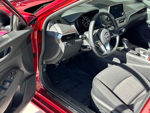 New 2025 Nissan Altima 2.5 SV image 10