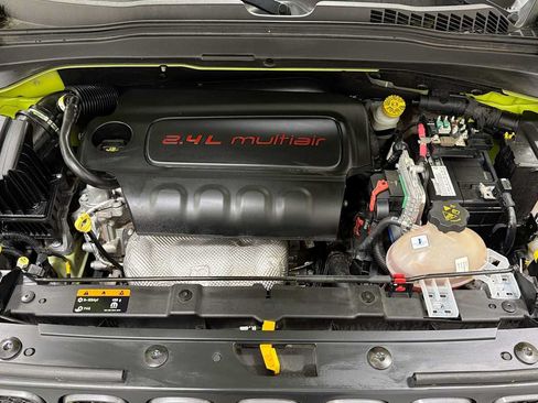 Used 2017 Jeep Renegade Trailhawk w/ Popular Equipment Group AWD/4WD image 30