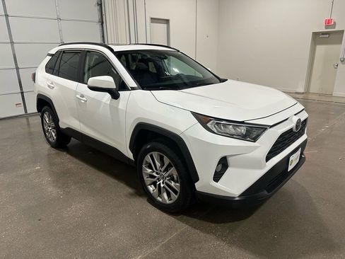 Used 2020 Toyota RAV4 XLE Premium image 2