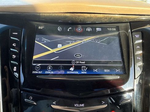 Used 2018 Cadillac Escalade ESV Platinum AWD/4WD image 31