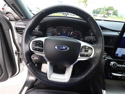 Used 2023 Ford Explorer Limited w/ Limited Technology Package RWD image 19
