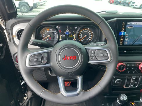 Used 2024 Jeep Wrangler Unlimited Sahara w/ Technology Group AWD/4WD image 26