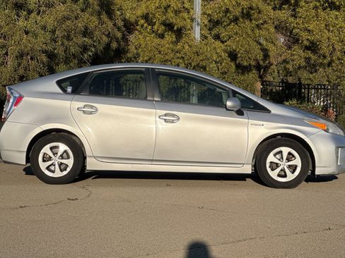 Used 2012 Toyota Prius Three image 3