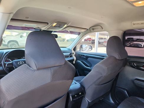 Used 2020 Toyota Highlander L image 16