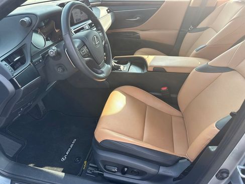 Used 2024 Lexus ES 350 w/ Premium Package FWD image 9