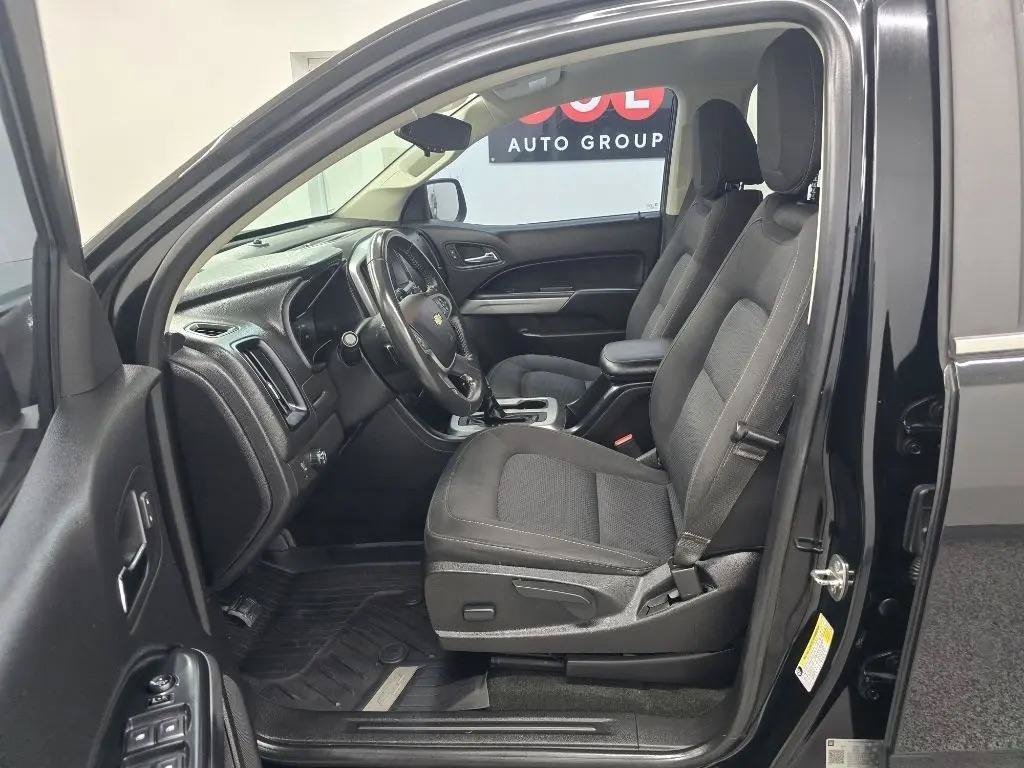 Used 2018 Chevrolet Colorado LT w/ LT Convenience Package RWD image 9