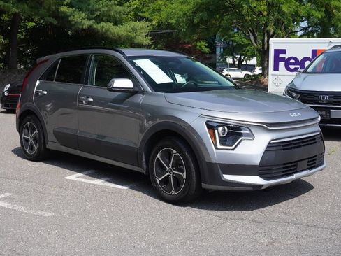 Used 2023 Kia Niro EX FWD image 2