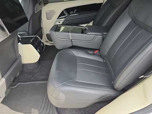 Certified 2024 Land Rover Range Rover Long Wheelbase Autobiography image 16