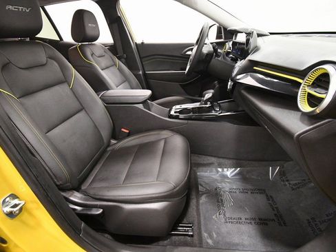 Used 2025 Chevrolet Trax ACTIV image 18
