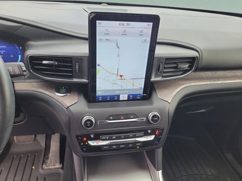 Used 2020 Ford Explorer Platinum w/ Premium Technology Package image 29