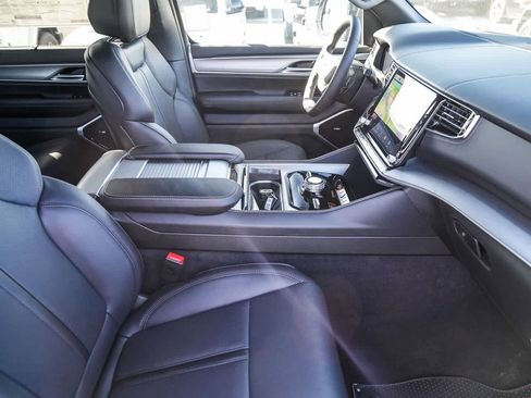 New 2026 Jeep Grand Wagoneer Limited image 17