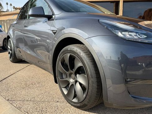 Used 2020 Tesla Model Y Long Range image 21