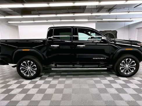 Used 2024 GMC Canyon Denali AWD/4WD image 15