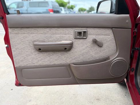 Used 1998 Toyota Tacoma 2WD Regular Cab image 16