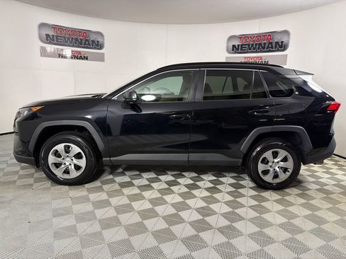 Used 2021 Toyota RAV4 LE image 6