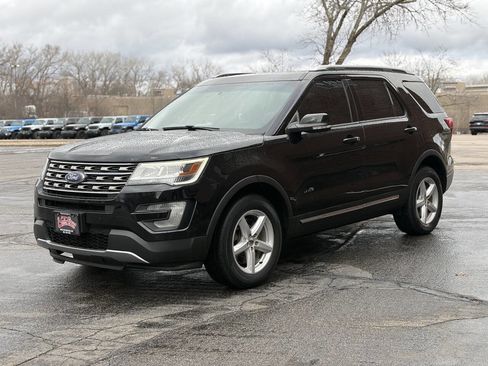 Used 2016 Ford Explorer XLT w/ Equipment Group 202A image 3
