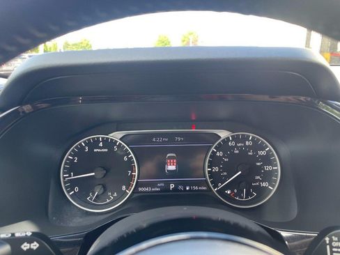 Used 2022 Nissan Pathfinder SV AWD/4WD image 27