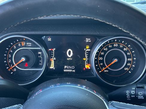 Used 2018 Jeep Wrangler Unlimited Sahara AWD/4WD image 23