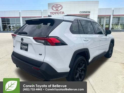 Used 2021 Toyota RAV4 LE FWD image 5