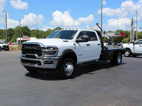 Used 2025 RAM 5500 4x4 Crew Cab image 10