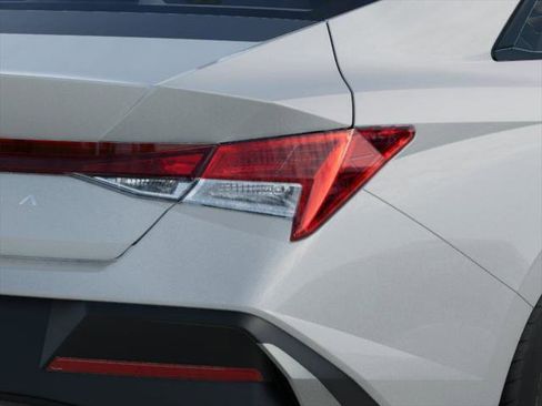 New 2026 Hyundai Elantra SE image 10