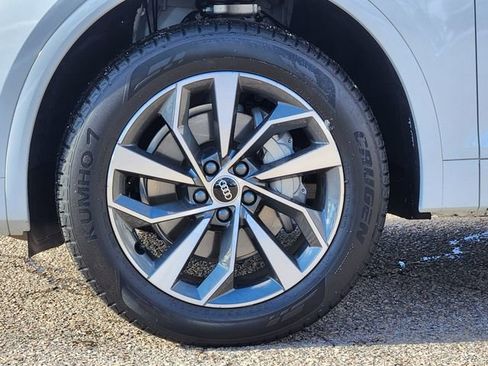 Used 2023 Audi Q5 2.0T Premium w/ Convenience Package image 4