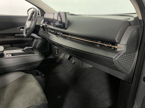 Used 2024 Nissan Ariya FWD image 32