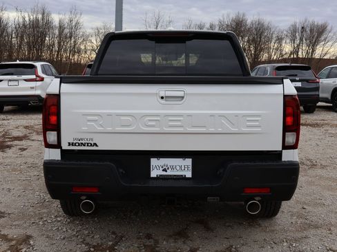 New 2026 Honda Ridgeline Black Edition image 3