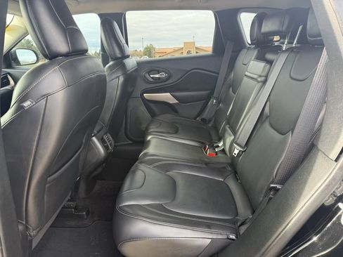 Used 2018 Jeep Cherokee Limited image 32