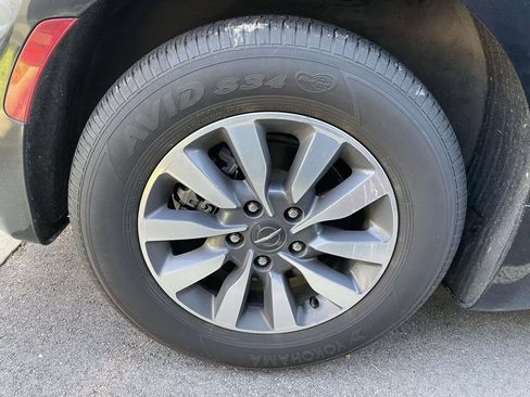 Used 2024 Chrysler Pacifica Limited FWD image 5