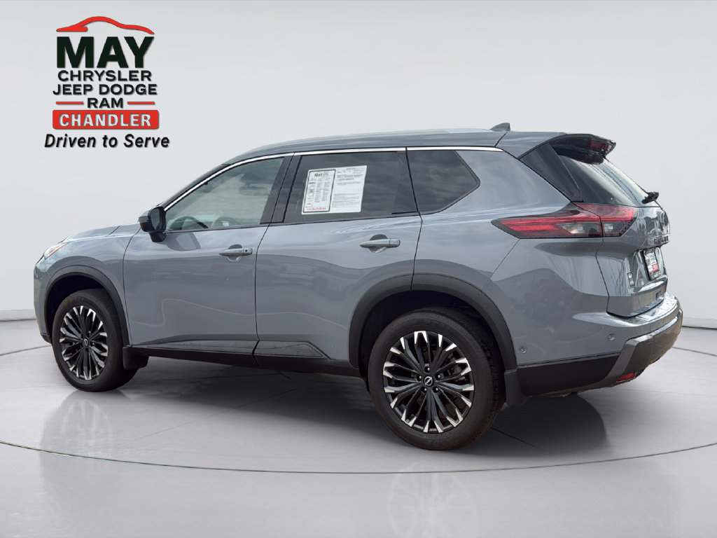 Used 2025 Nissan Rogue SL w/ Tech Package FWD image 5