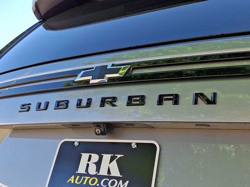 Certified 2023 Chevrolet Suburban Z71 w/ Luxury Package AWD/4WD image 34