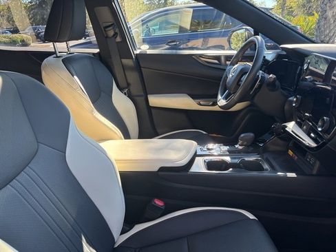 Used 2022 Lexus NX 350h AWD image 11