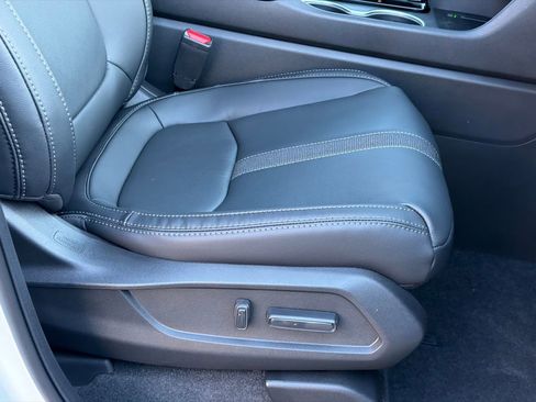 New 2025 Honda Pilot Touring image 7