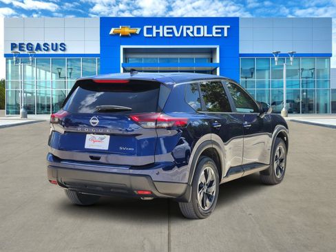 Used 2024 Nissan Rogue SV AWD/4WD image 5