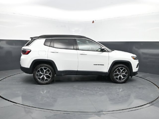 Used 2025 Jeep Compass Limited AWD/4WD image 10