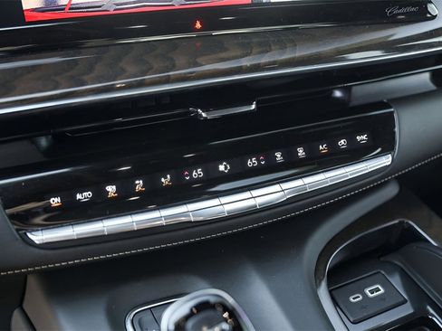 Used 2024 Cadillac Escalade Sport Platinum w/ Heavy-Duty Trailer Package image 18